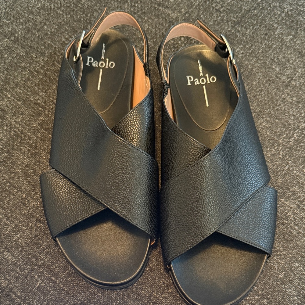 Lines Paolo black flat sandals Size 8